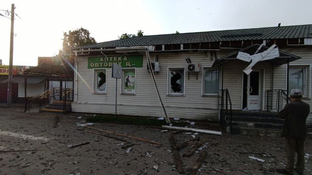 «Аптека оптових цін» в Конотопі пережила нічну атаку і знову обслуговує людей