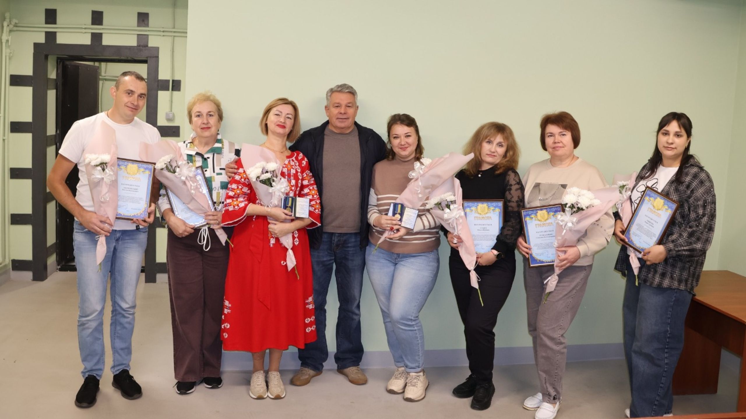 У Золочеві фармацевтів привітали з професійним святом та відзначили за роботу під час війни